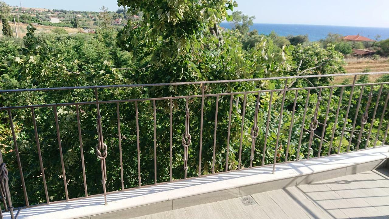 Апартаменты Stone House With Seaview Неа-Потидеа Экстерьер фото
